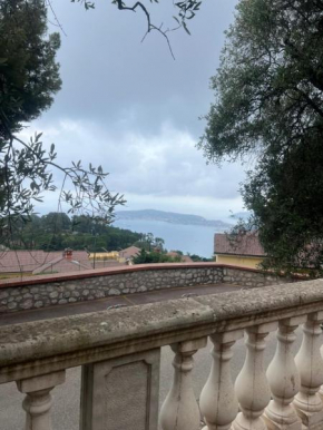 Rez jardin dans villa vue mer eze village